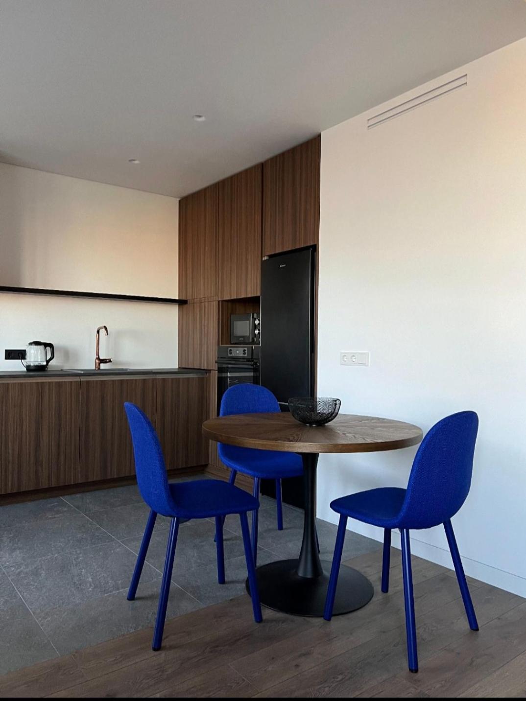 Apartment апартаменти-студія, дизайнерський ремонт, центр, біля трк 